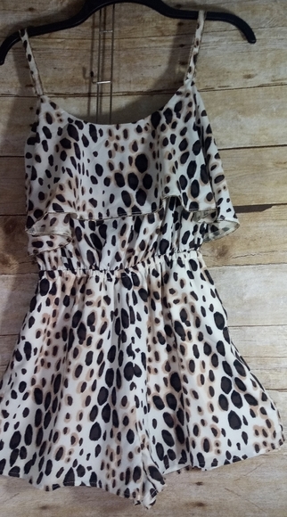 bebe cheetah print romper with gold trim - Picture 6 of 8